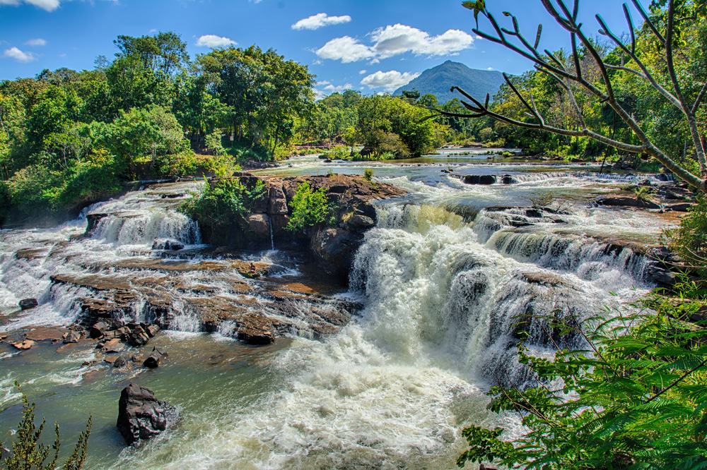 https://mdw-travel-data-us-east-1.s3.amazonaws.com/img/country/Laos/Tad-Moun-Waterfall/img_03.jpg