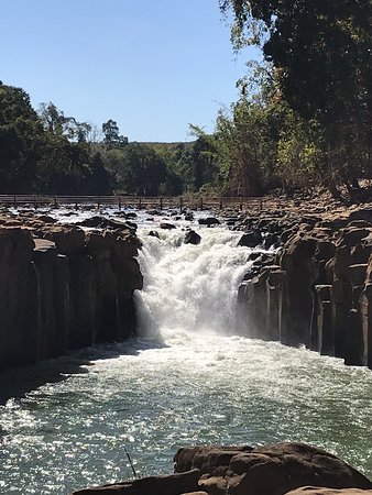 https://mdw-travel-data-us-east-1.s3.amazonaws.com/img/country/Laos/Tad-Pha-Suam-Waterfall/img_02.jpg