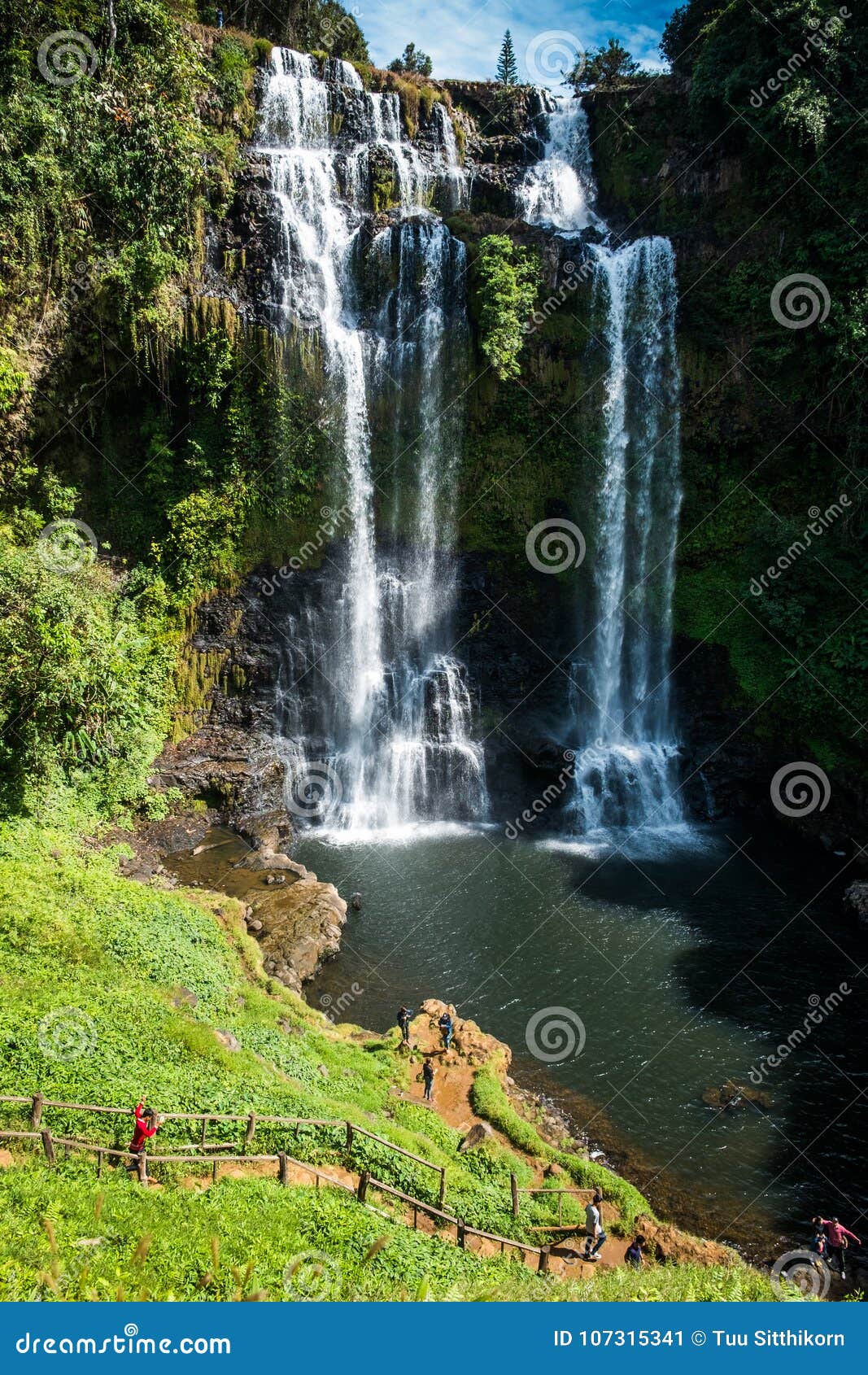 https://mdw-travel-data-us-east-1.s3.amazonaws.com/img/country/Laos/Tad-Yuang-Waterfall/img_03.jpg
