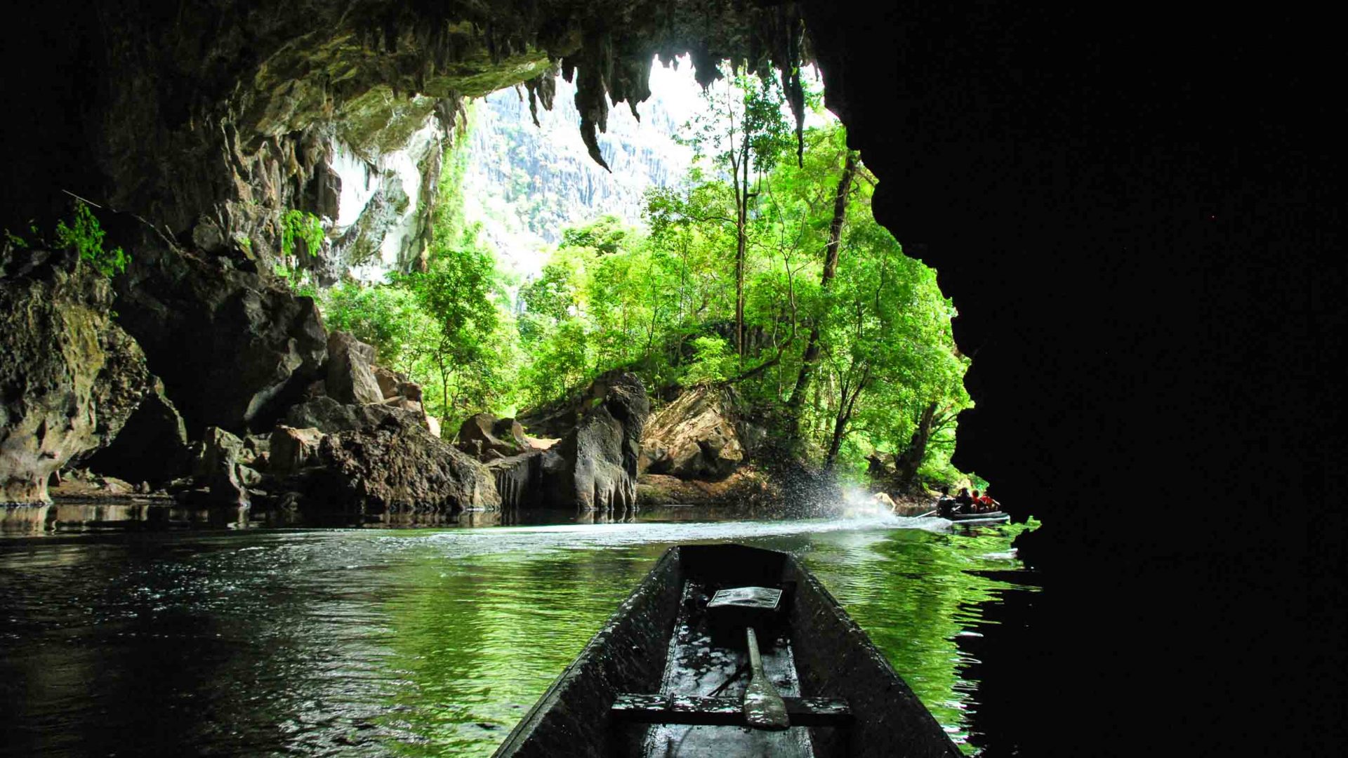 https://mdw-travel-data-us-east-1.s3.amazonaws.com/img/country/Laos/Tham-Le-Cave/img_00.jpg