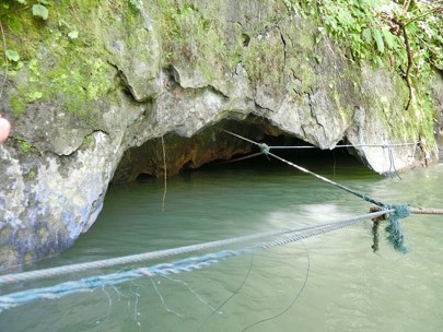https://mdw-travel-data-us-east-1.s3.amazonaws.com/img/country/Laos/Tham-Nam-Water-Cave/img_02.jpg
