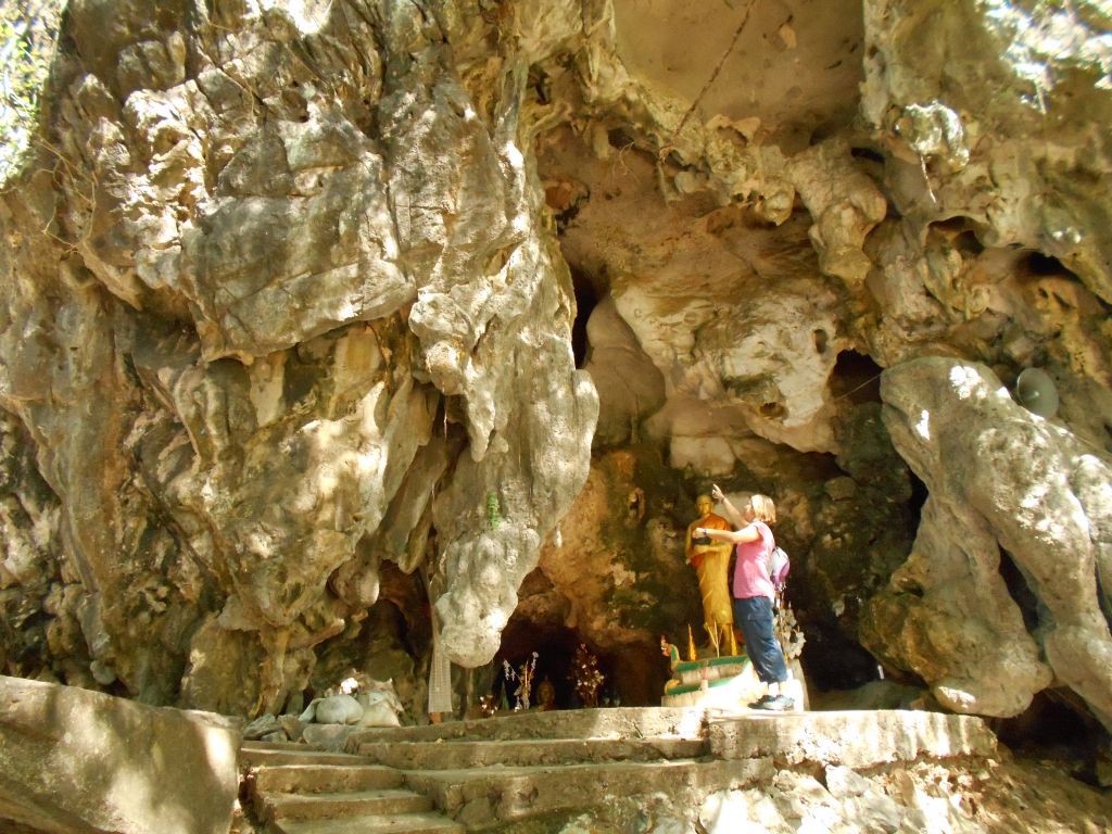 https://mdw-travel-data-us-east-1.s3.amazonaws.com/img/country/Laos/Tham-Nang-Aen-Cave/img_00.jpg