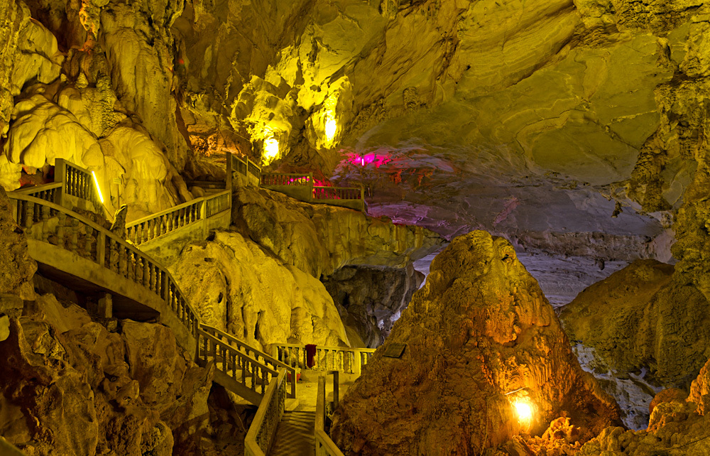 https://mdw-travel-data-us-east-1.s3.amazonaws.com/img/country/Laos/Tham-Nang-Aen/img_03.jpg
