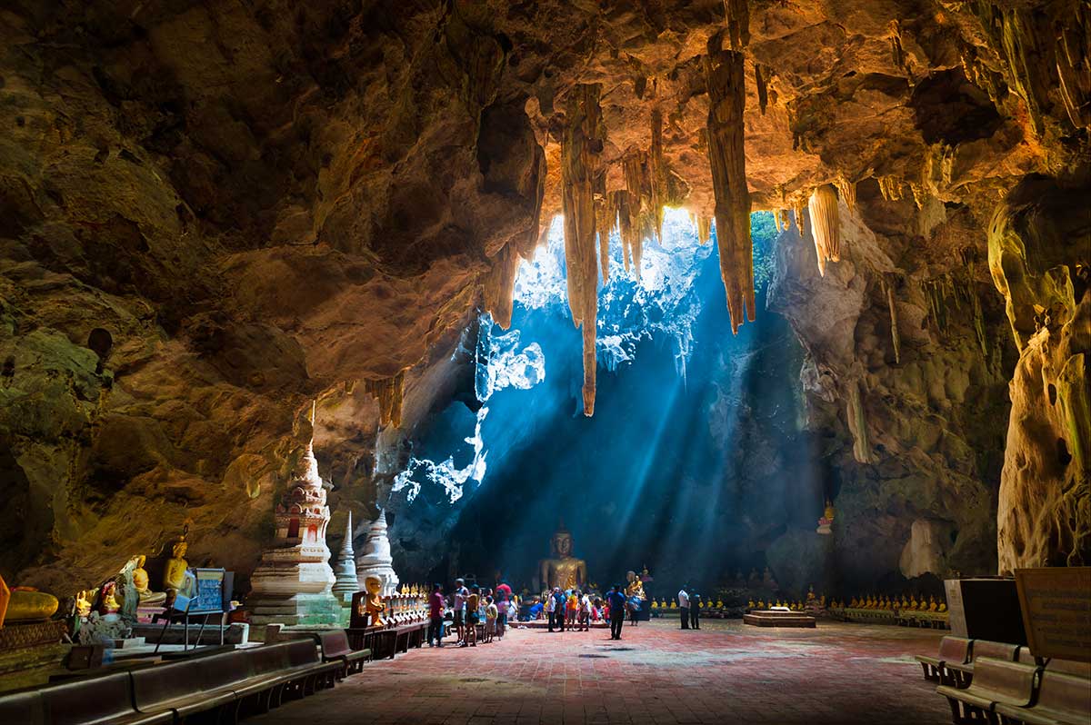 https://mdw-travel-data-us-east-1.s3.amazonaws.com/img/country/Laos/Tham-Nang-Ene-Cave/img_02.jpg