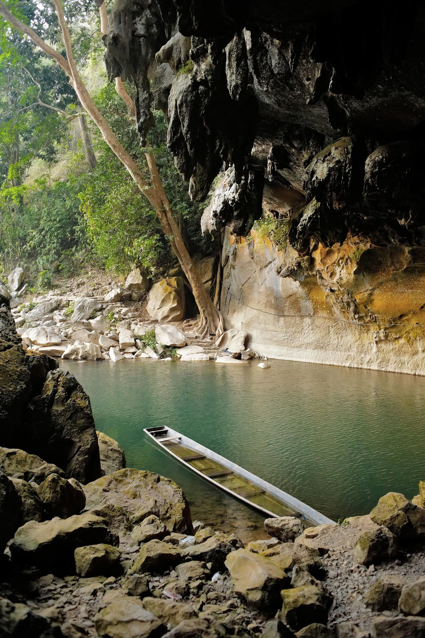 https://mdw-travel-data-us-east-1.s3.amazonaws.com/img/country/Laos/Tham-Pha-Chan-Cave/img_00.jpg