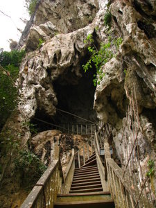 https://mdw-travel-data-us-east-1.s3.amazonaws.com/img/country/Laos/Tham-Pha-Thok/img_00.jpg