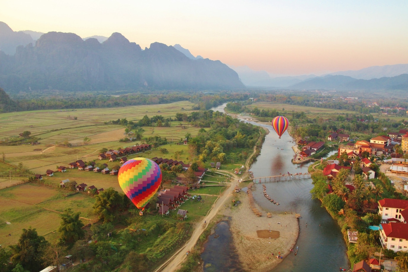 https://mdw-travel-data-us-east-1.s3.amazonaws.com/img/country/Laos/Tham-Pha-Vieng/img_01.jpg