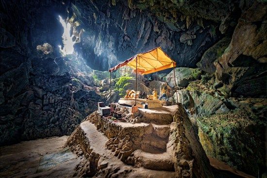 https://mdw-travel-data-us-east-1.s3.amazonaws.com/img/country/Laos/Tham-Phu-Kham-Cave-and-Blue-Lagoon/img_03.jpg