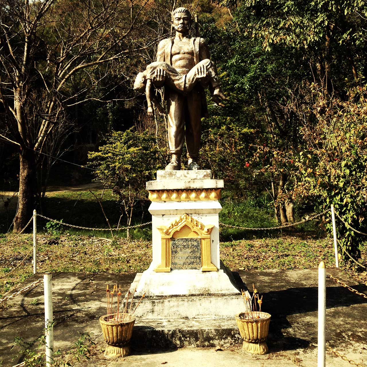 https://mdw-travel-data-us-east-1.s3.amazonaws.com/img/country/Laos/Tham-Piu-Cave/img_01.jpg