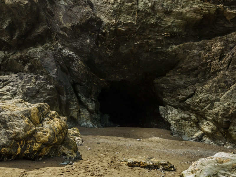 https://mdw-travel-data-us-east-1.s3.amazonaws.com/img/country/Laos/Tham-Piu-Cave/img_03.jpg