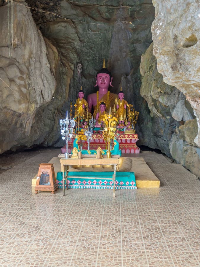 https://mdw-travel-data-us-east-1.s3.amazonaws.com/img/country/Laos/Tham-Sang-Cave/img_01.jpg
