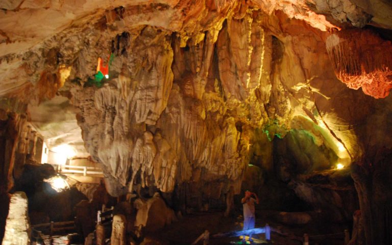 https://mdw-travel-data-us-east-1.s3.amazonaws.com/img/country/Laos/Tham-Xang-Cave/img_02.jpg