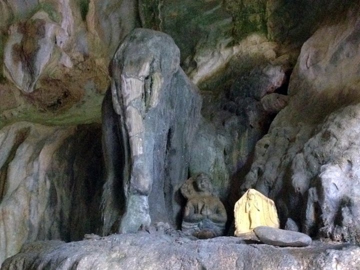 https://mdw-travel-data-us-east-1.s3.amazonaws.com/img/country/Laos/Tham-Xang/img_01.jpg