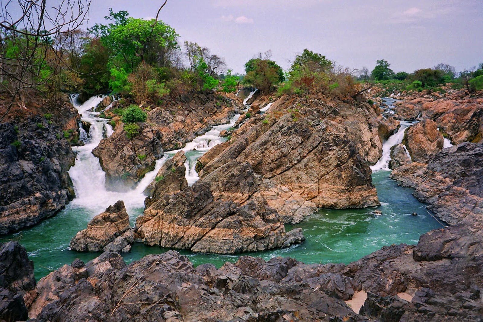 https://mdw-travel-data-us-east-1.s3.amazonaws.com/img/country/Laos/That-Dam/img_03.jpg