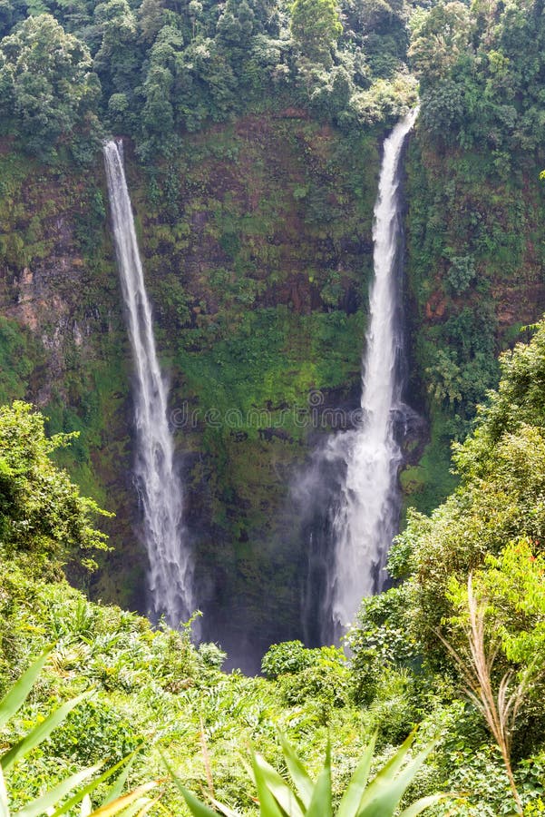 https://mdw-travel-data-us-east-1.s3.amazonaws.com/img/country/Laos/That-Fan-Waterfall/img_00.jpg