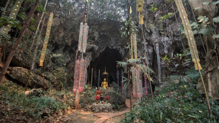 https://mdw-travel-data-us-east-1.s3.amazonaws.com/img/country/Laos/Thoum-Ngapt-Cave/img_02.jpg
