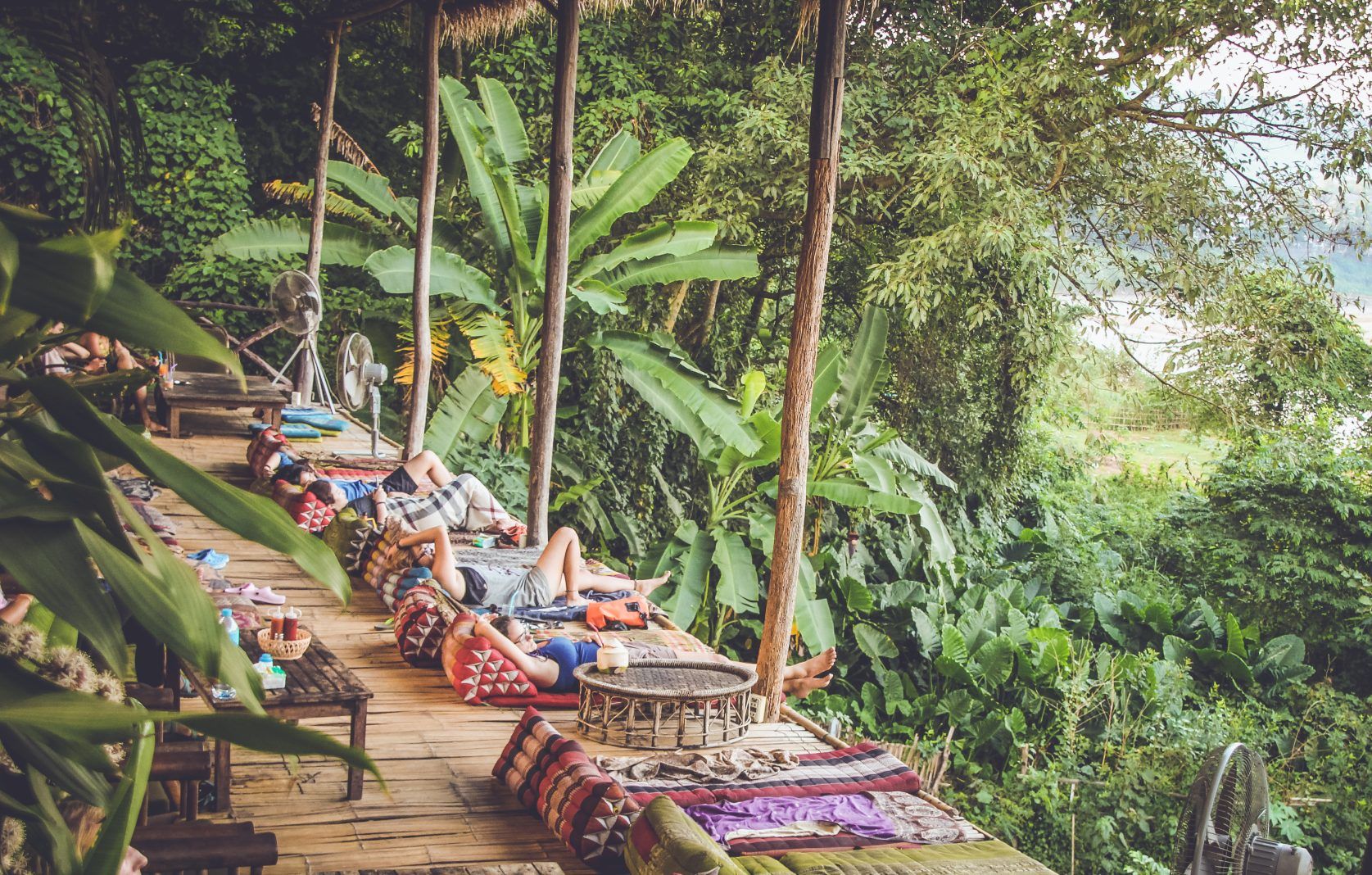 https://mdw-travel-data-us-east-1.s3.amazonaws.com/img/country/Laos/Utopia-Bar/img_01.jpg