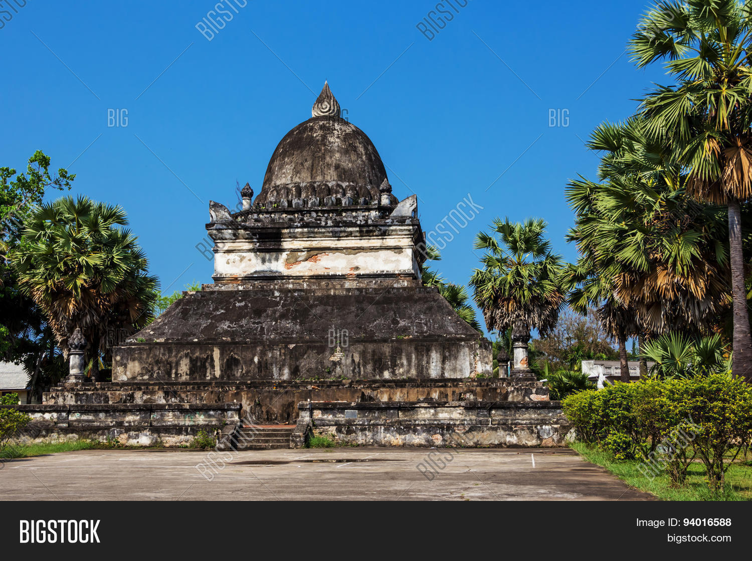 https://mdw-travel-data-us-east-1.s3.amazonaws.com/img/country/Laos/Vat-Sayaphoum-Temple/img_03.jpg