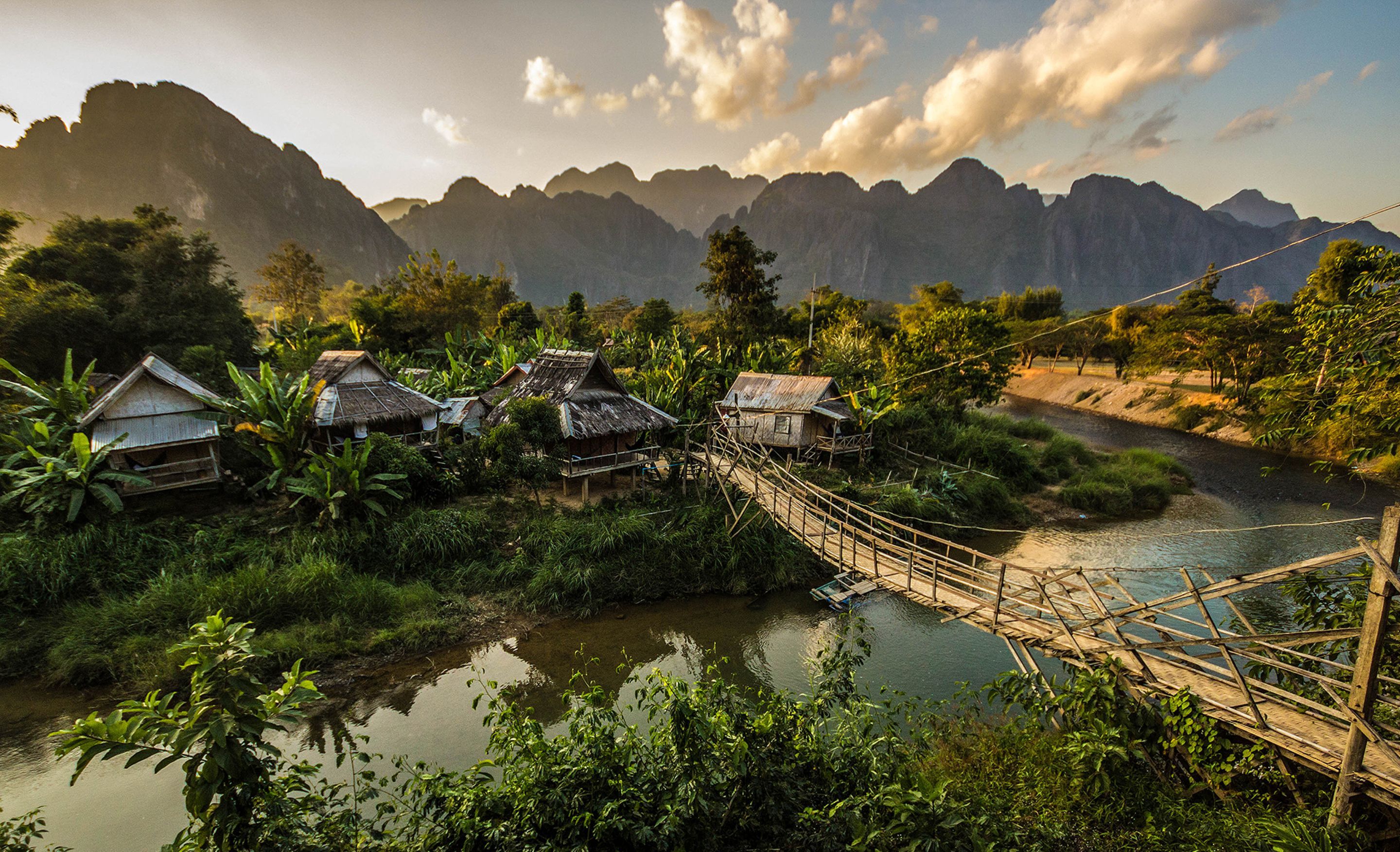 https://mdw-travel-data-us-east-1.s3.amazonaws.com/img/country/Laos/Vieng-Xam/img_01.jpg