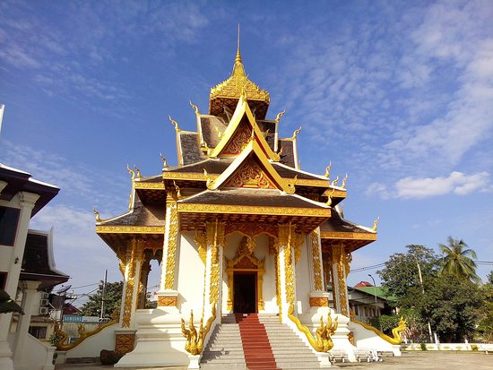 https://mdw-travel-data-us-east-1.s3.amazonaws.com/img/country/Laos/Vientiane-City-Pillar-Shrine/img_01.jpg