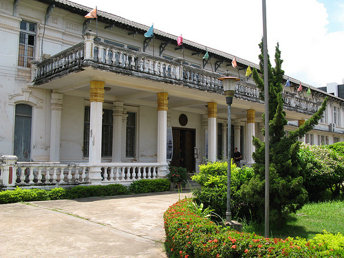 https://mdw-travel-data-us-east-1.s3.amazonaws.com/img/country/Laos/War-Museum/img_02.jpg