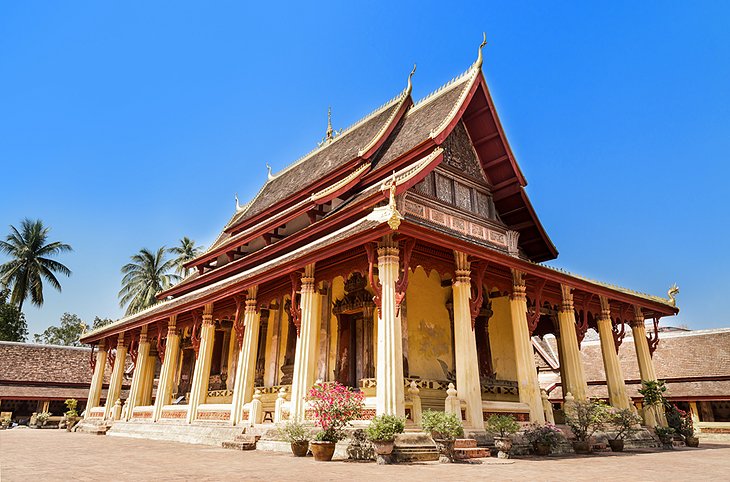 https://mdw-travel-data-us-east-1.s3.amazonaws.com/img/country/Laos/Wat-Ban-Long/img_03.jpg
