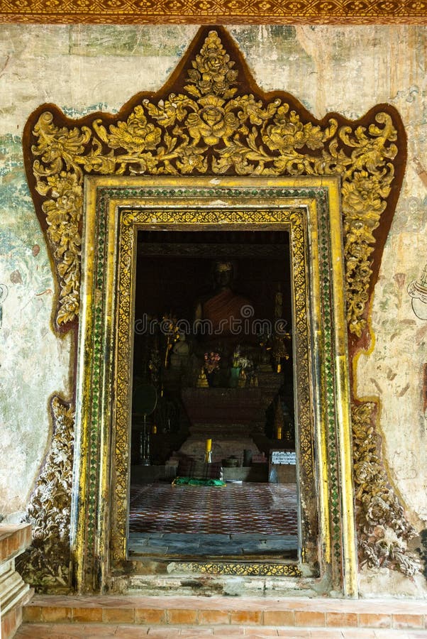 https://mdw-travel-data-us-east-1.s3.amazonaws.com/img/country/Laos/Wat-Chom-Phet/img_01.jpg