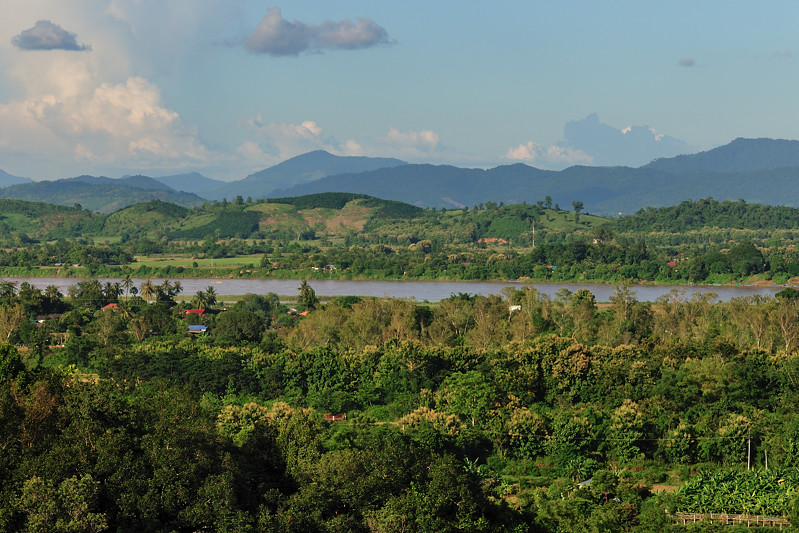 https://mdw-travel-data-us-east-1.s3.amazonaws.com/img/country/Laos/Wat-Chom-Phet/img_03.jpg