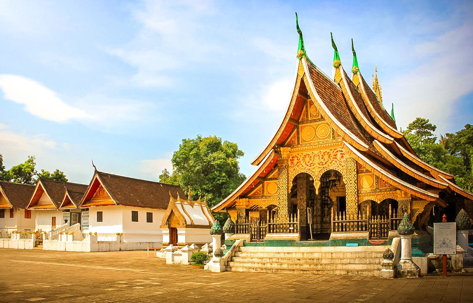 https://mdw-travel-data-us-east-1.s3.amazonaws.com/img/country/Laos/Wat-Chom-Thong/img_01.jpg