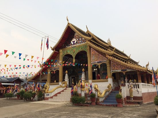 https://mdw-travel-data-us-east-1.s3.amazonaws.com/img/country/Laos/Wat-Chomkao-Manilat/img_00.jpg