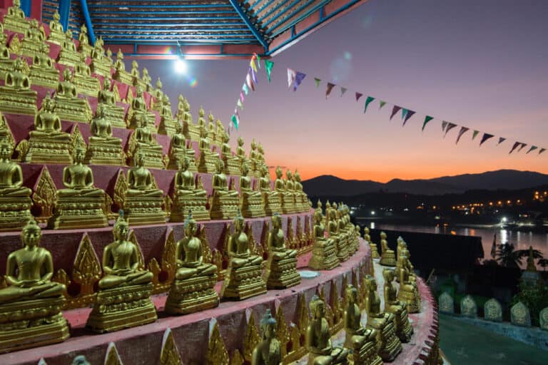 https://mdw-travel-data-us-east-1.s3.amazonaws.com/img/country/Laos/Wat-Chomkao-Manilat/img_03.jpg