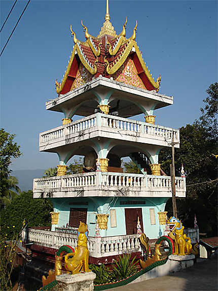 https://mdw-travel-data-us-east-1.s3.amazonaws.com/img/country/Laos/Wat-Jom-Khao-Manilat/img_03.jpg
