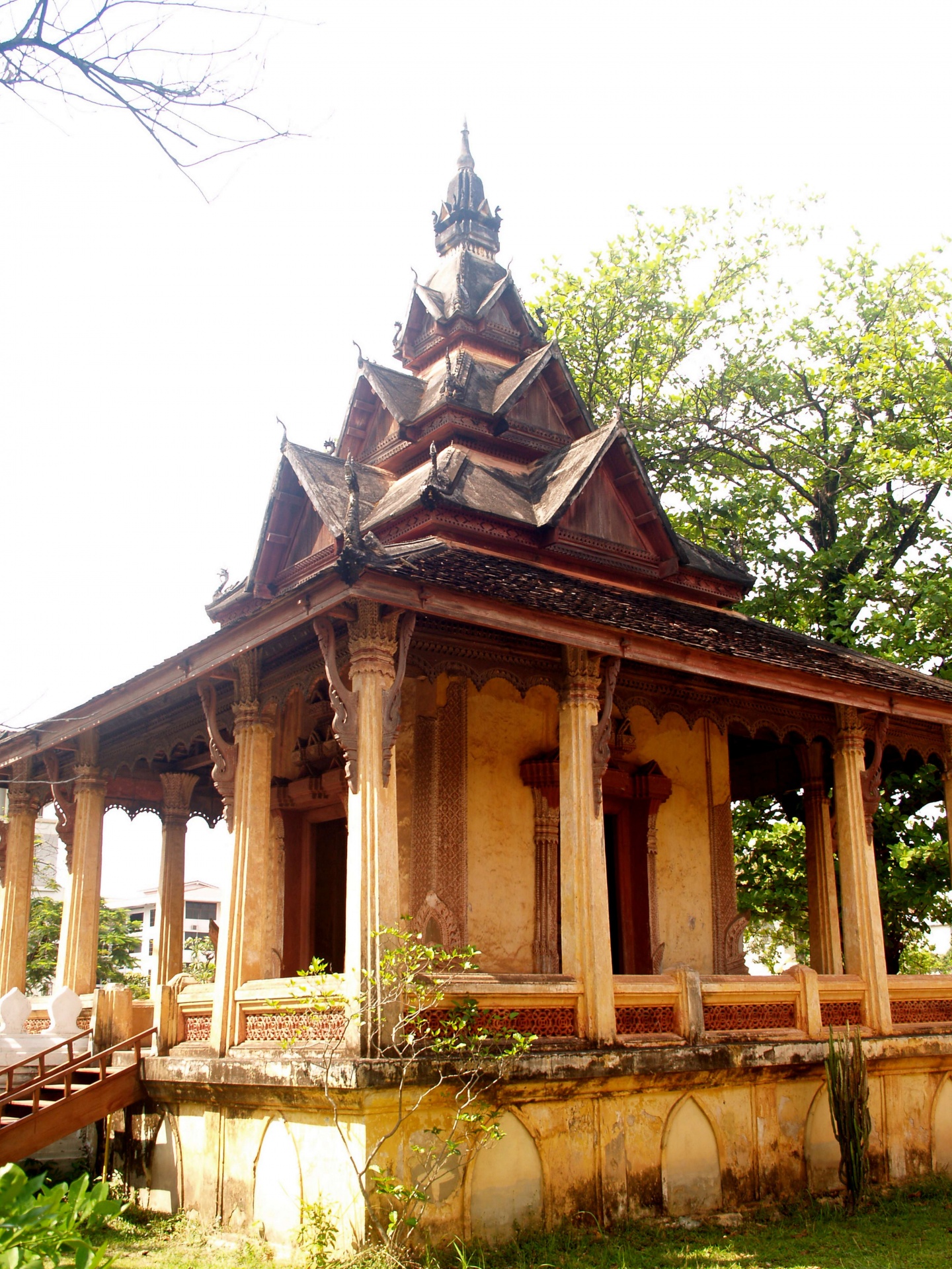 https://mdw-travel-data-us-east-1.s3.amazonaws.com/img/country/Laos/Wat-Keo/img_01.jpg