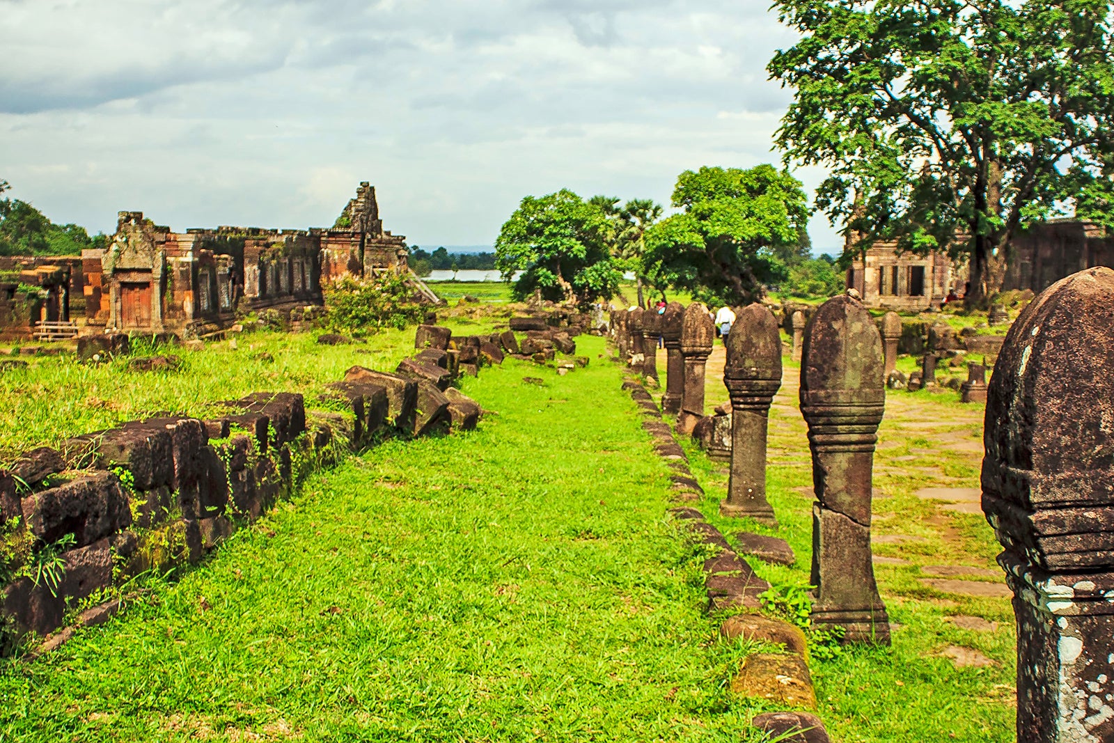 https://mdw-travel-data-us-east-1.s3.amazonaws.com/img/country/Laos/Wat-Phou-Champasak/img_03.jpg