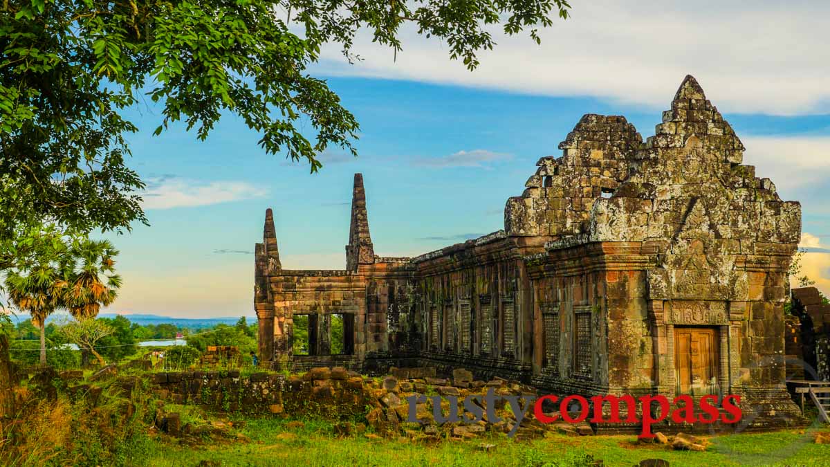 https://mdw-travel-data-us-east-1.s3.amazonaws.com/img/country/Laos/Wat-Phou/img_01.jpg