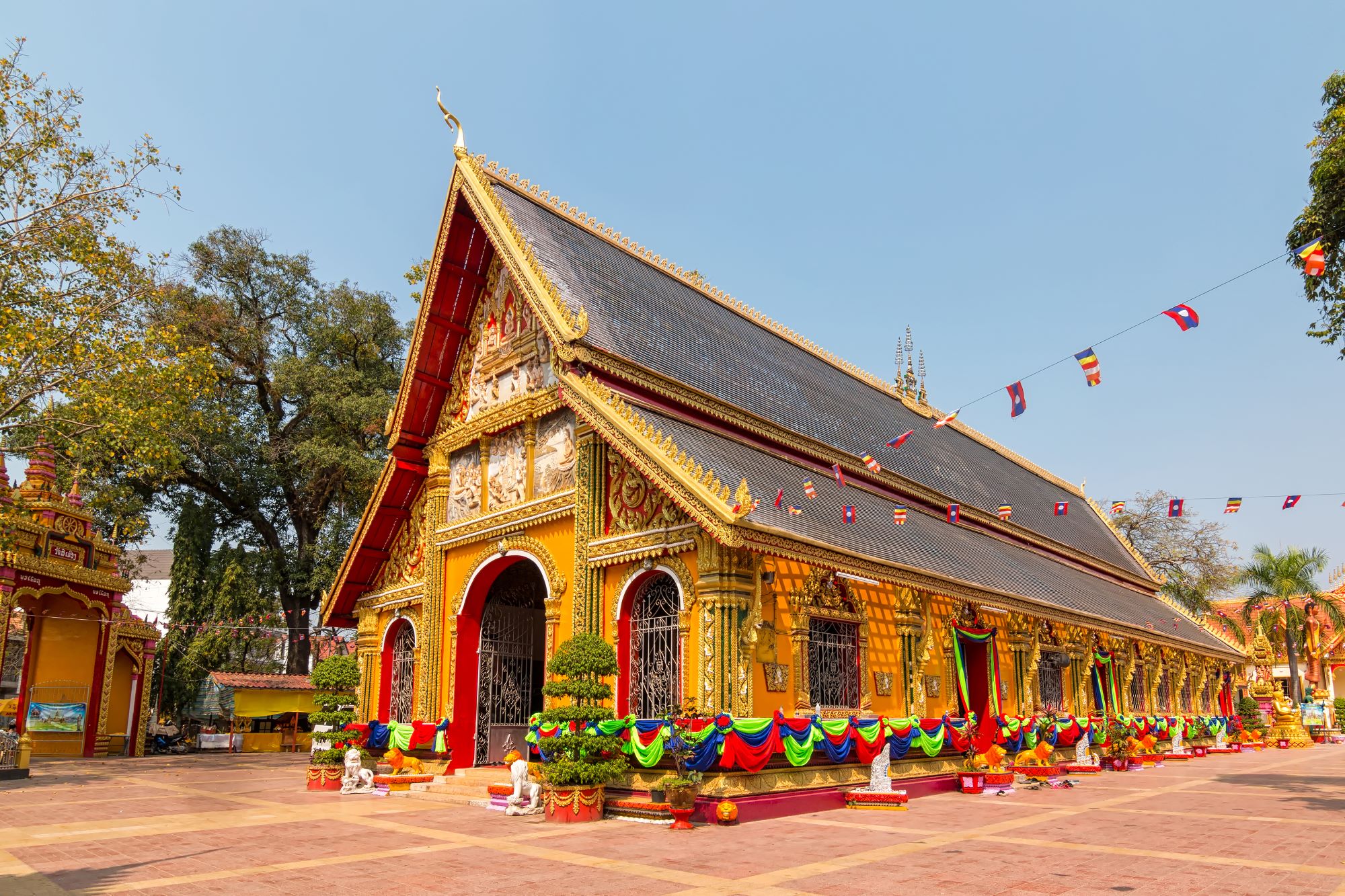 https://mdw-travel-data-us-east-1.s3.amazonaws.com/img/country/Laos/Wat-Si-Muang/img_01.jpg