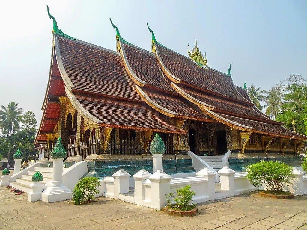 https://mdw-travel-data-us-east-1.s3.amazonaws.com/img/country/Laos/Wat-Xiang-Thong/img_01.jpg