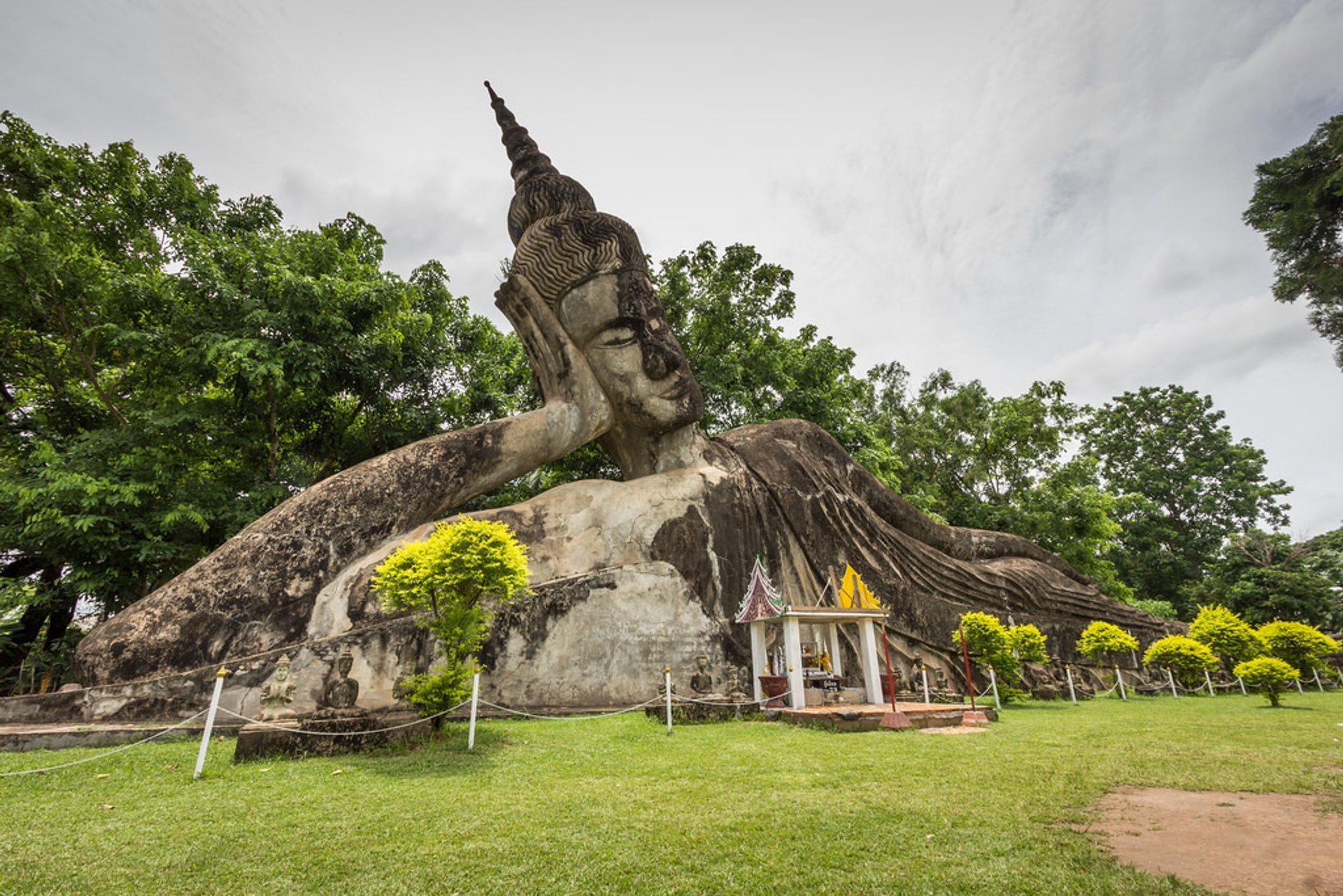 https://mdw-travel-data-us-east-1.s3.amazonaws.com/img/country/Laos/Xieng-Khuan-Buddha-Park/img_00.jpg