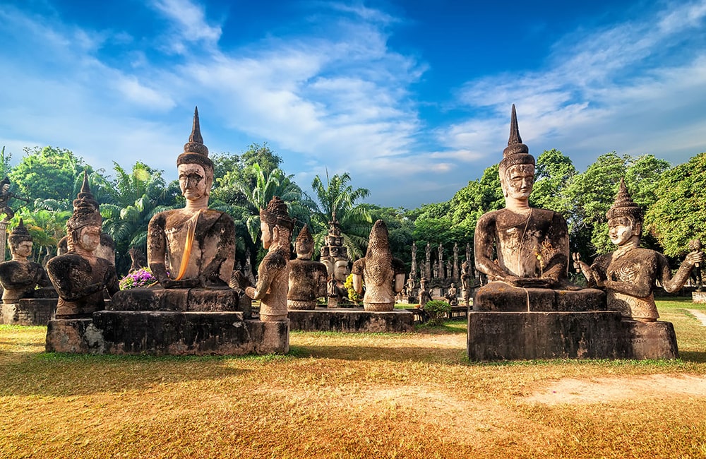 https://mdw-travel-data-us-east-1.s3.amazonaws.com/img/country/Laos/Xieng-Khuan-Buddha-Park/img_02.jpg