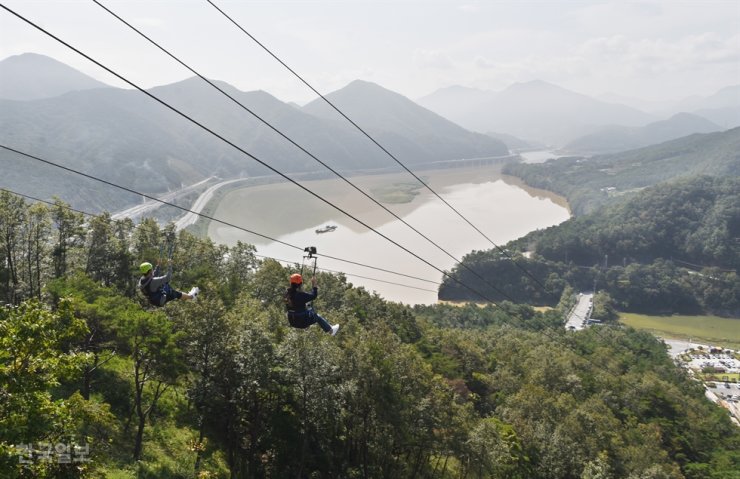 https://mdw-travel-data-us-east-1.s3.amazonaws.com/img/country/Laos/Zipline-Headquarter/img_03.jpg