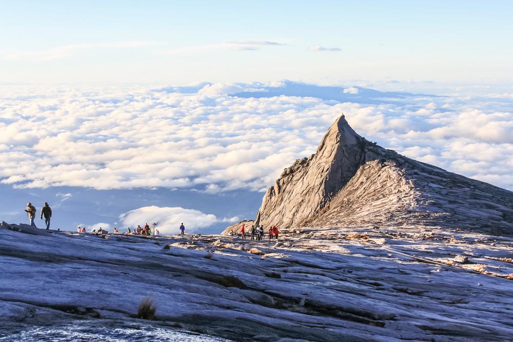 https://mdw-travel-data-us-east-1.s3.amazonaws.com/img/country/Malaysia/-Mount-Kinabalu/img_01.jpg