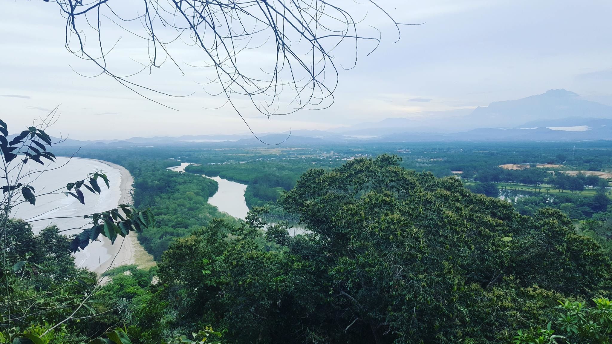https://mdw-travel-data-us-east-1.s3.amazonaws.com/img/country/Malaysia/-Mount-Kinabalu/img_03.jpg