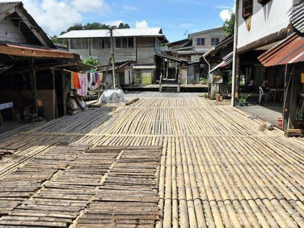 https://mdw-travel-data-us-east-1.s3.amazonaws.com/img/country/Malaysia/Annah-Rais-Longhouse/img_02.jpg