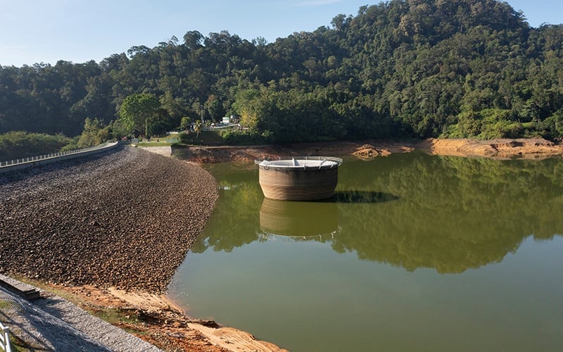 https://mdw-travel-data-us-east-1.s3.amazonaws.com/img/country/Malaysia/Ayer-Itam-Dam/img_00.jpg