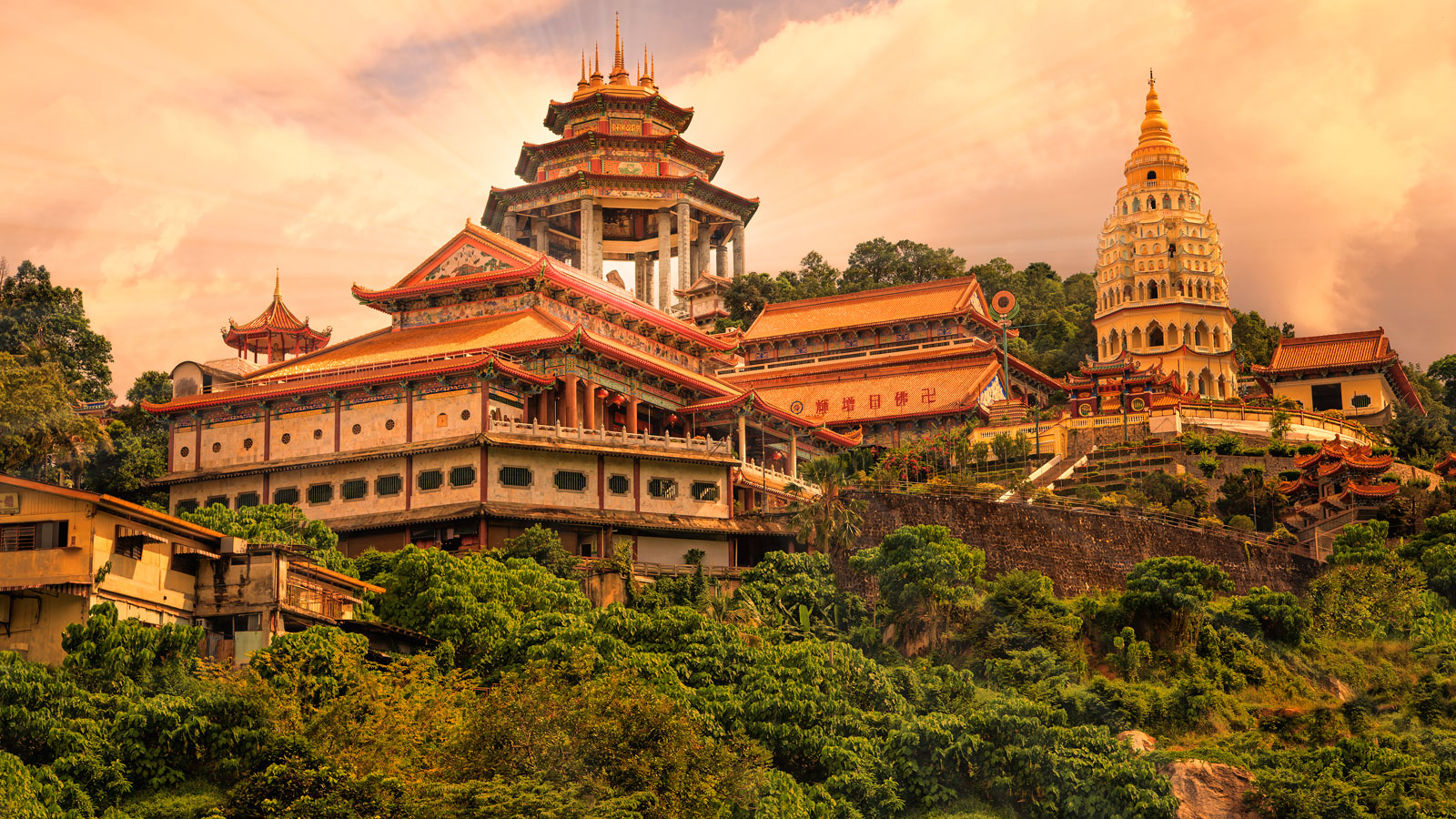 https://mdw-travel-data-us-east-1.s3.amazonaws.com/img/country/Malaysia/BP-Walk/img_01.jpg