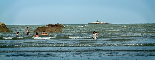 https://mdw-travel-data-us-east-1.s3.amazonaws.com/img/country/Malaysia/Balok-Beach/img_03.jpg