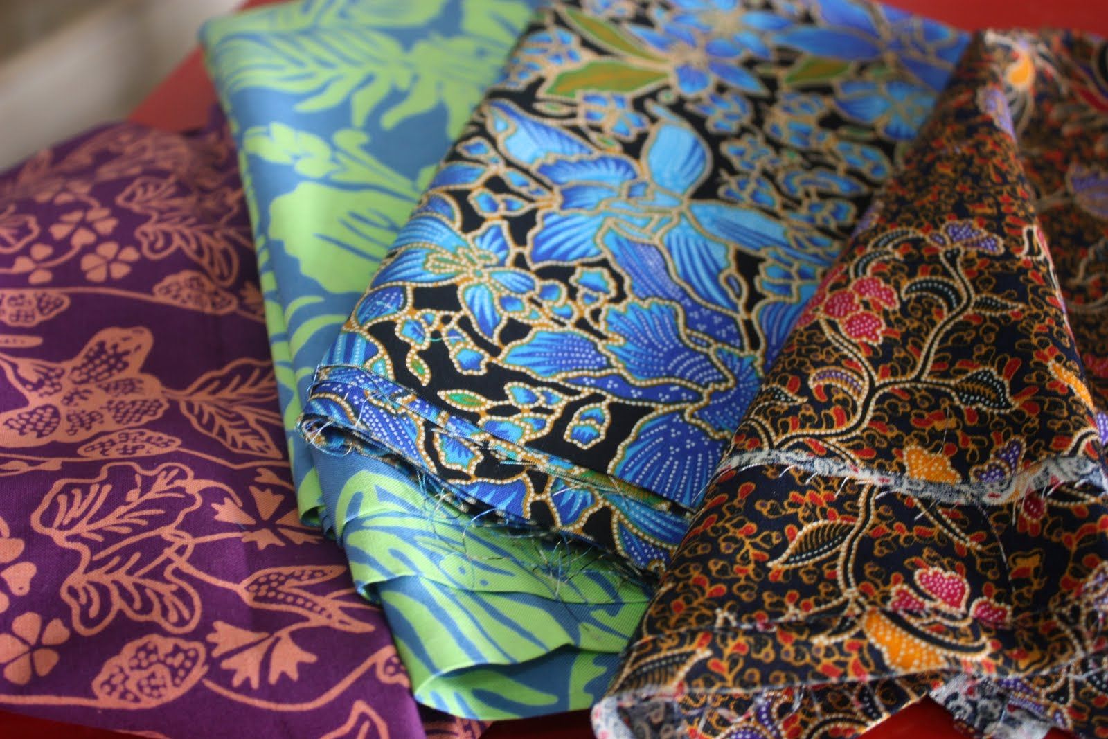 https://mdw-travel-data-us-east-1.s3.amazonaws.com/img/country/Malaysia/Batik-Painting-Village/img_01.jpg