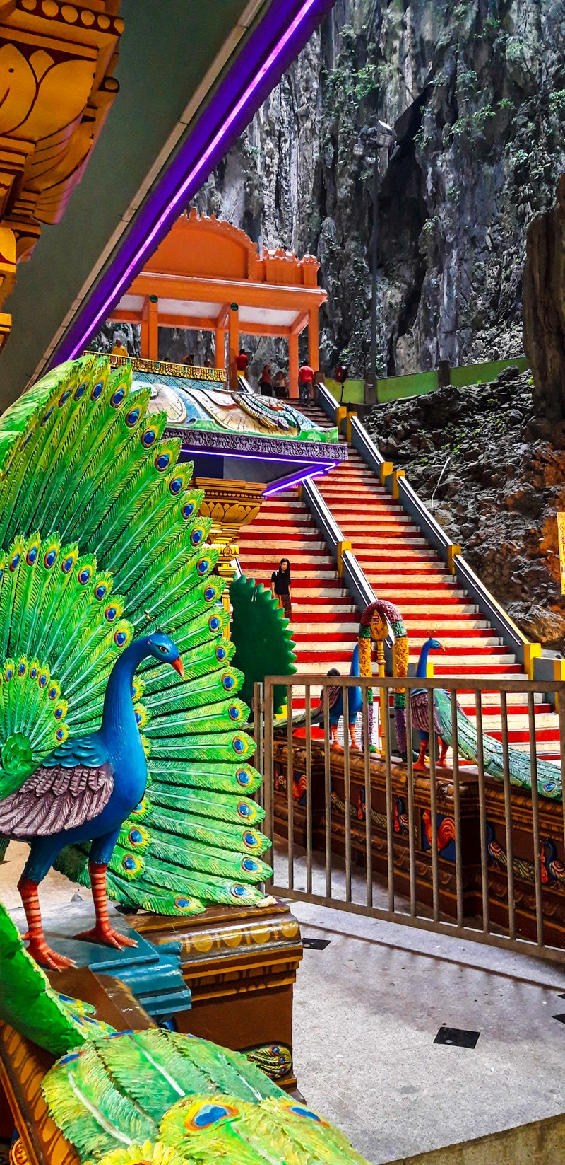 https://mdw-travel-data-us-east-1.s3.amazonaws.com/img/country/Malaysia/Batu-Caves/img_01.jpg