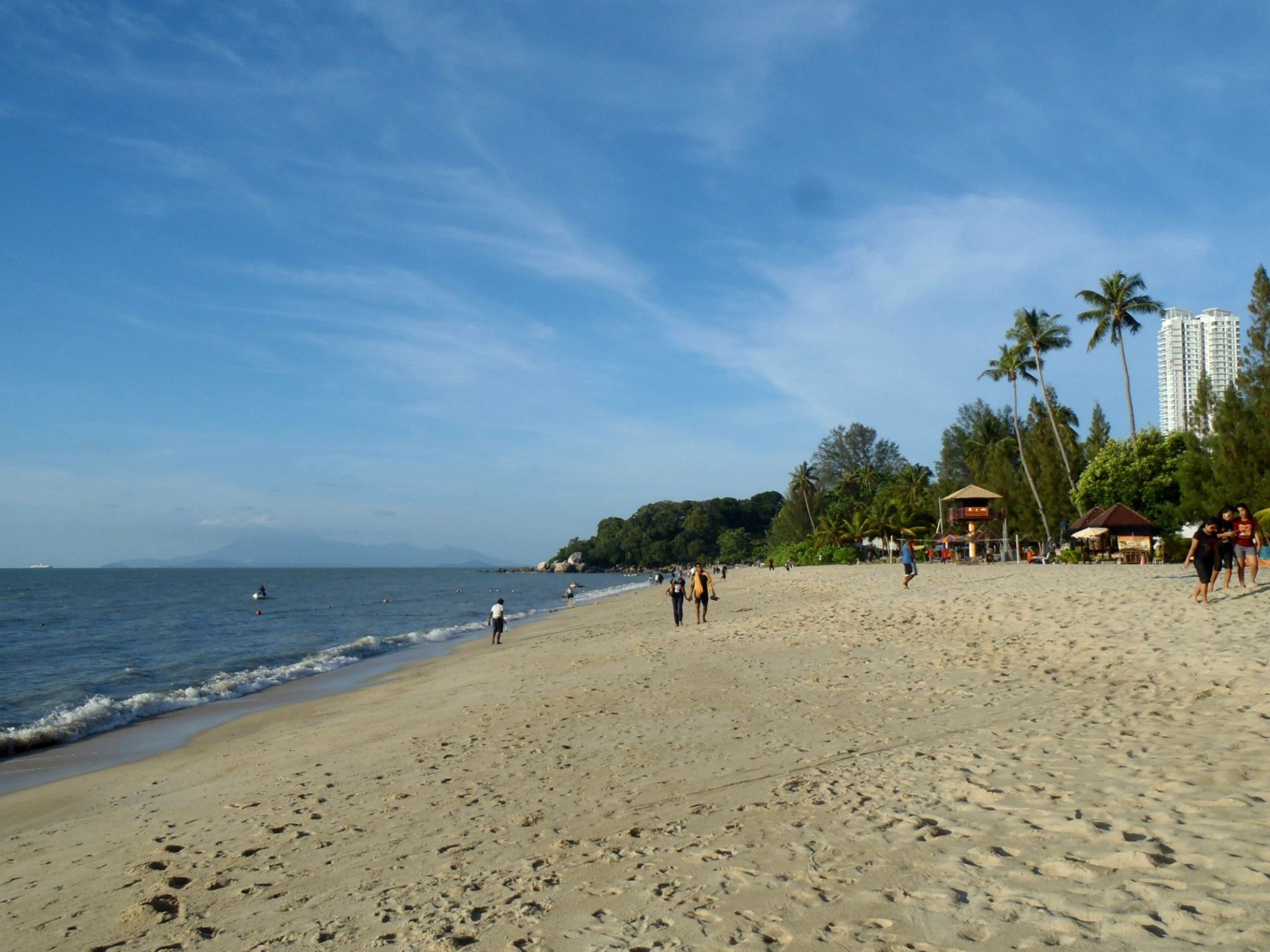 https://mdw-travel-data-us-east-1.s3.amazonaws.com/img/country/Malaysia/Batu-Ferringhi-Beach/img_02.jpg
