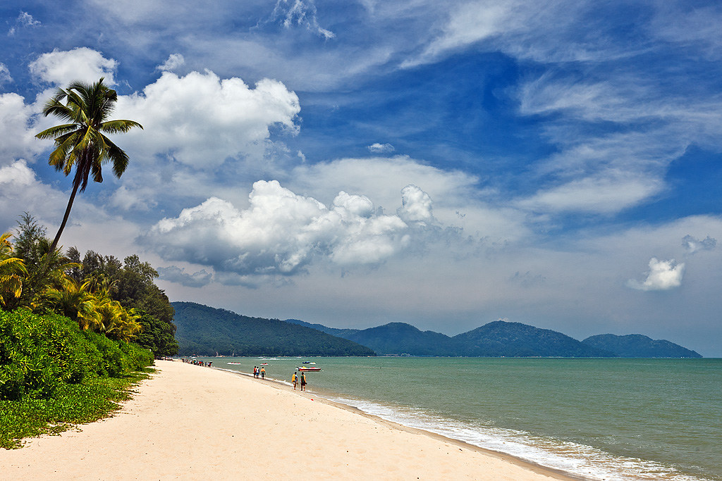https://mdw-travel-data-us-east-1.s3.amazonaws.com/img/country/Malaysia/Batu-Ferringhi-Beach/img_03.jpg